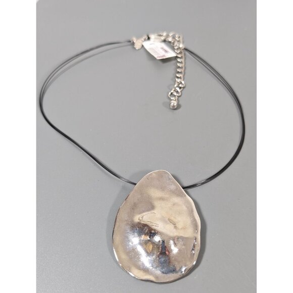 Chico's Silver Tone Teardrop Pendant Necklace On Wire Choker Chain 26" - Picture 2 of 7